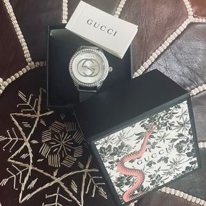 Gucci Quartz Stainless Steal Interlocking GG Logo